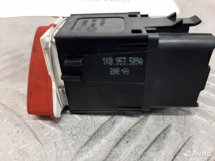 Кнопка аварийной сигнализации Volkswagen Golf 5