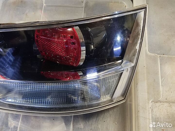 Фонарь задний правый прозрачный дефекты Audi Q7 4L