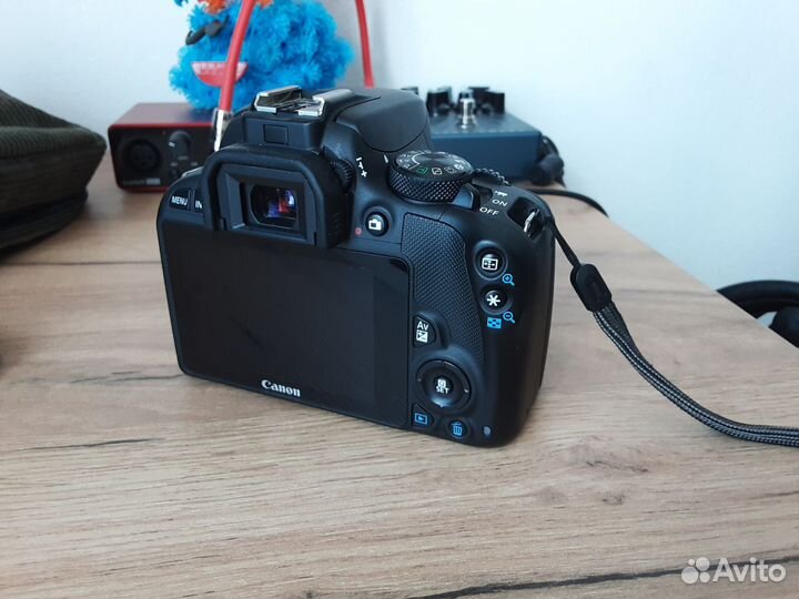 Canon 100d + 24mm 2.8 stm (комплект)