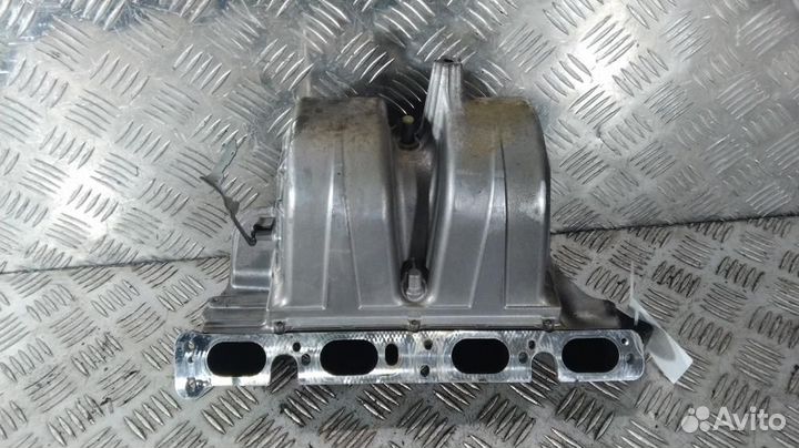 Впускной коллектор 9158176 Opel Astra G (1998-2005