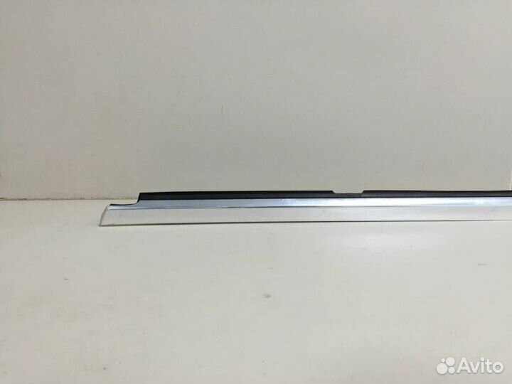 Накладка стекла переднего левого Volkswagen Tiguan