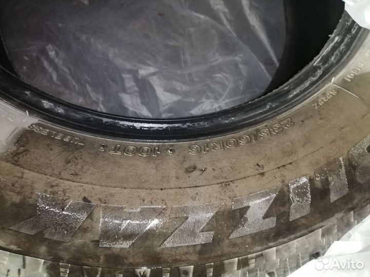 Bridgestone Blizzak Spike-02 235/60 R16