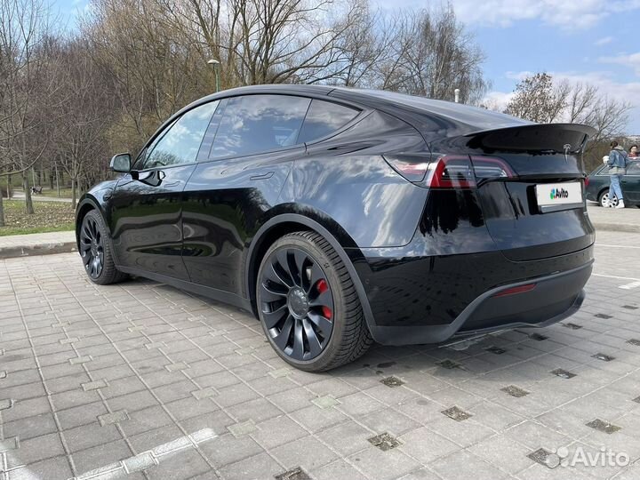 Tesla Model Y AT, 2022, 5 200 км