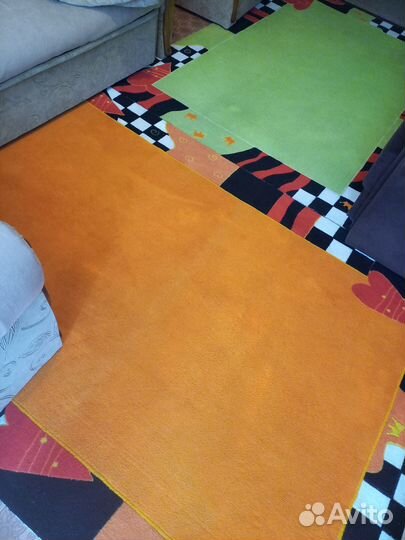 Продам 2 ковра салатового и оранжевого цвета