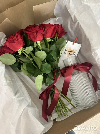 Подарочный набор красные розы и ваза