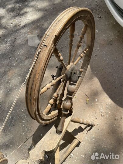 Прялка с колесом старинная бытовая