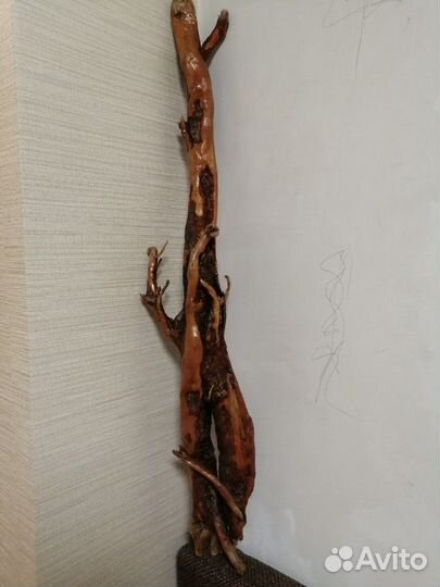 Украшение из дерева