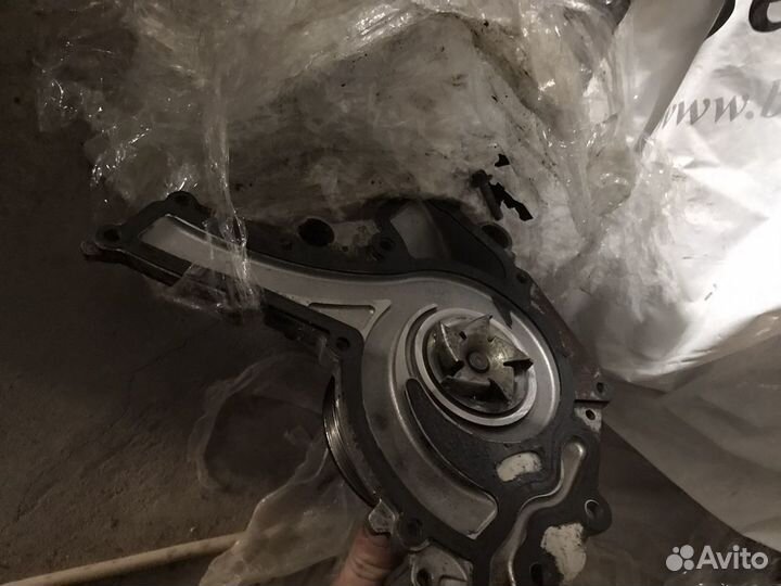 Помпа мерседес 3.5 272 мотор