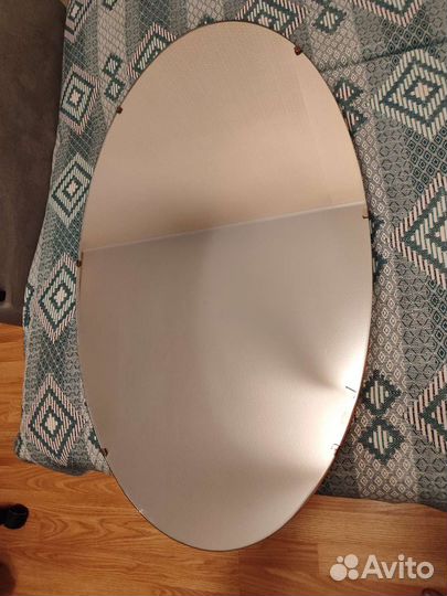 Зеркало овальное настенное на деревянной основе