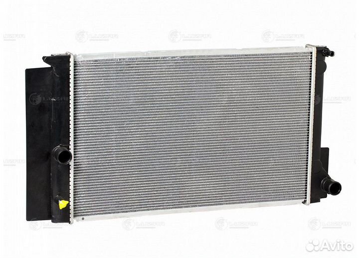 Радиатор охлаждения Тойота Авенсис 09