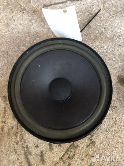 Динамик задний на Passat B7