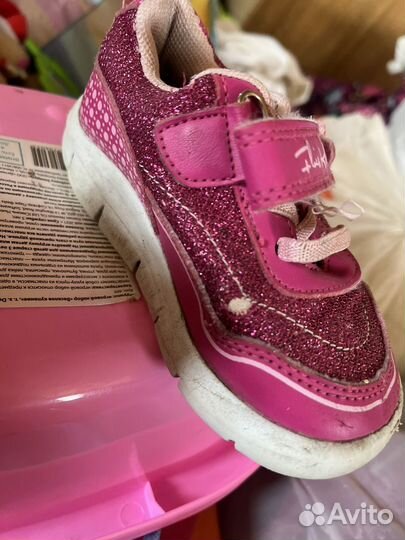 Кроссовки для девочки 23