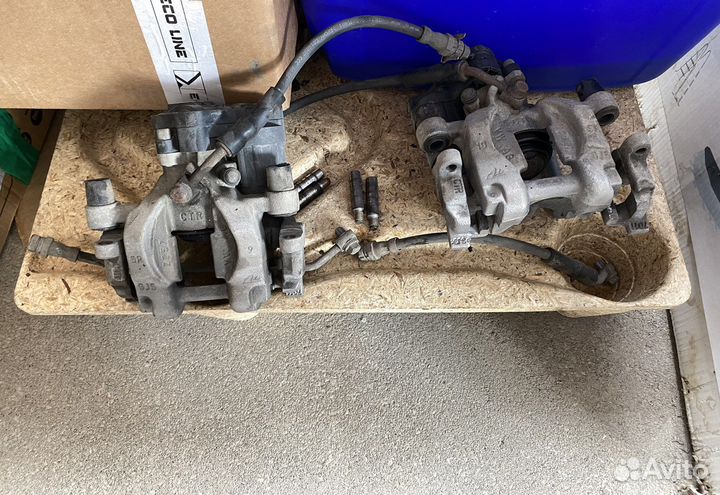 Тормозные суппорта задние tiguan