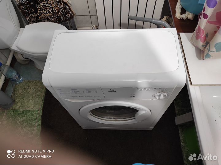 Продам стиральную машину indesit