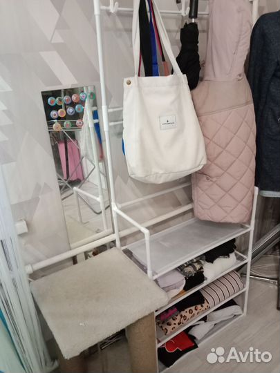 Вешалка с полками