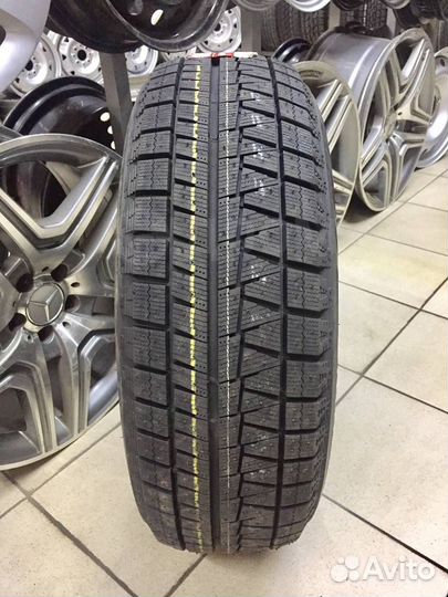 Bridgestone Blizzak VRX 225/60 R18 102H