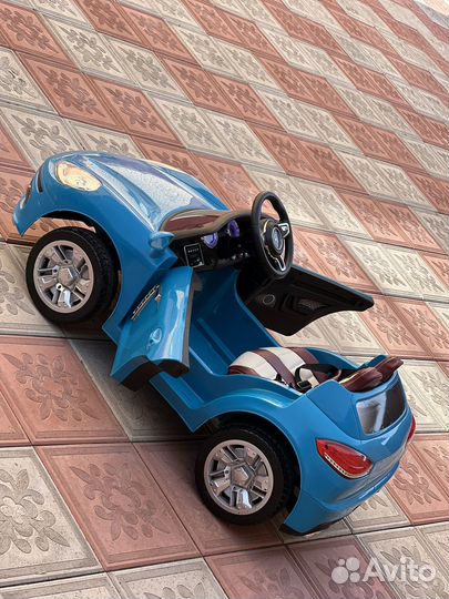 Детская машинка на аккумуляторе с пультом
