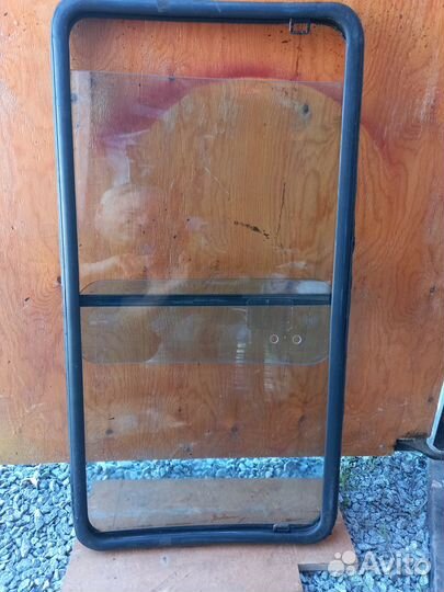 Боковое стекло на м/а ниссан ванетте 93г
