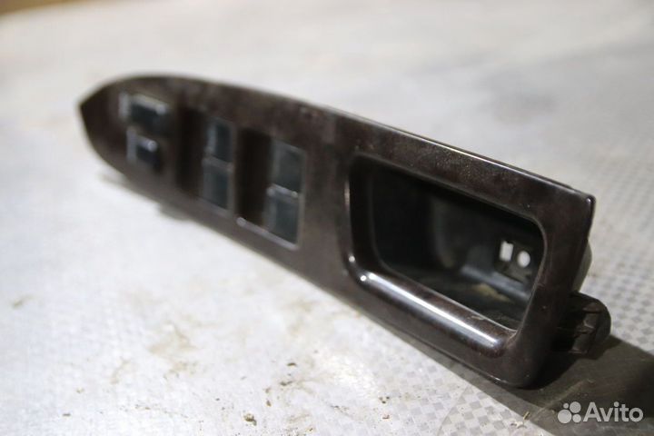 Кнопки стеклоподьемника на Тойота Креста Х90