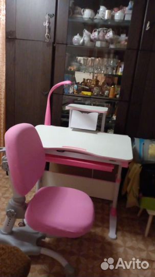 Школьная парта и стул