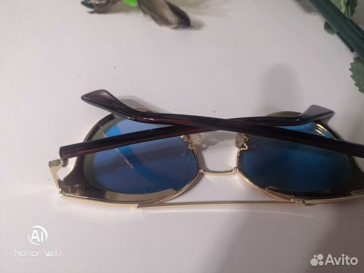 Солнцезащитные очки новые в чехле