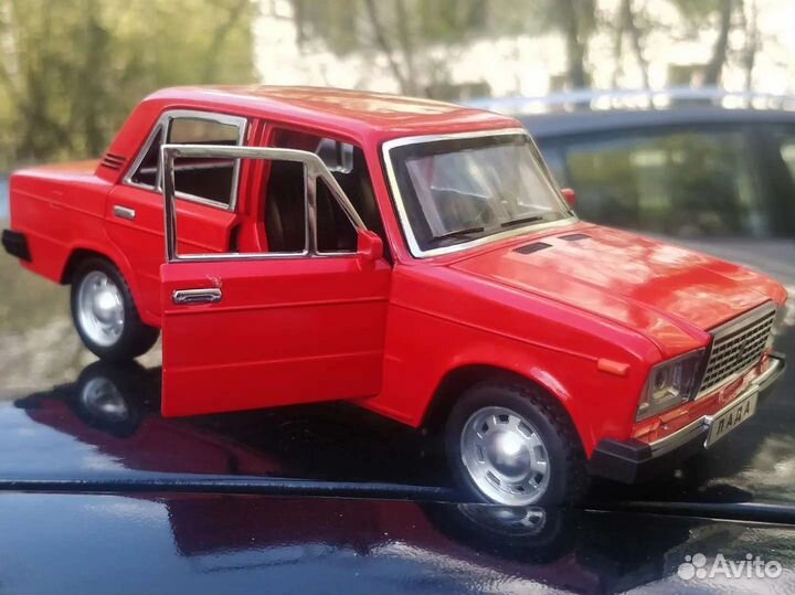 Металлическая машинка