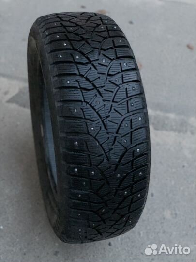 Bridgestone Blizzak Spike-02 SUV 235/55 R18