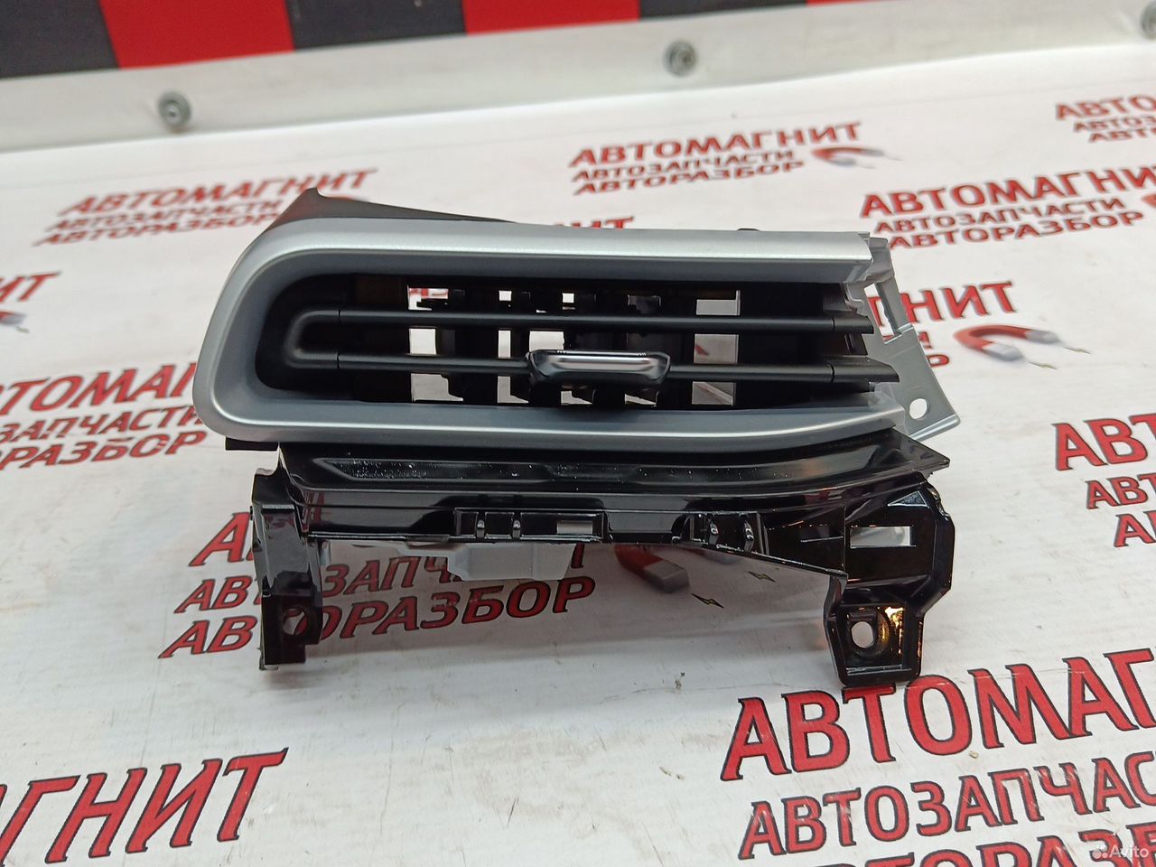 Дефлектор воздуховода левый Geely Emgrand SS11