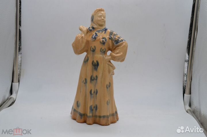 Статуэтка девушка В платке (плясунья ) гжель