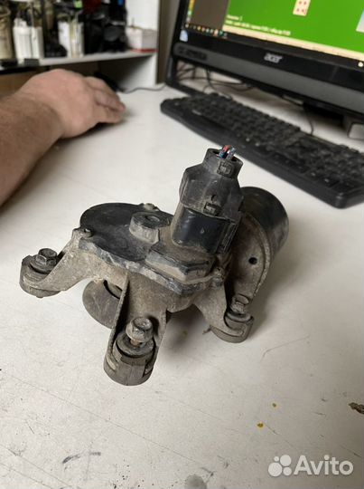 Моторчик стеклоочистителя переднего Kia Spectra