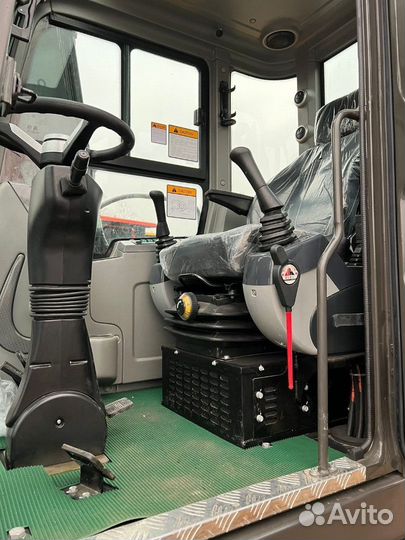 Колёсный экскаватор Bizon K150, 2023