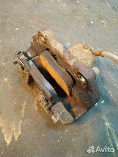 Суппорт передний правый Opel Astra H хетчбэк 5-ти