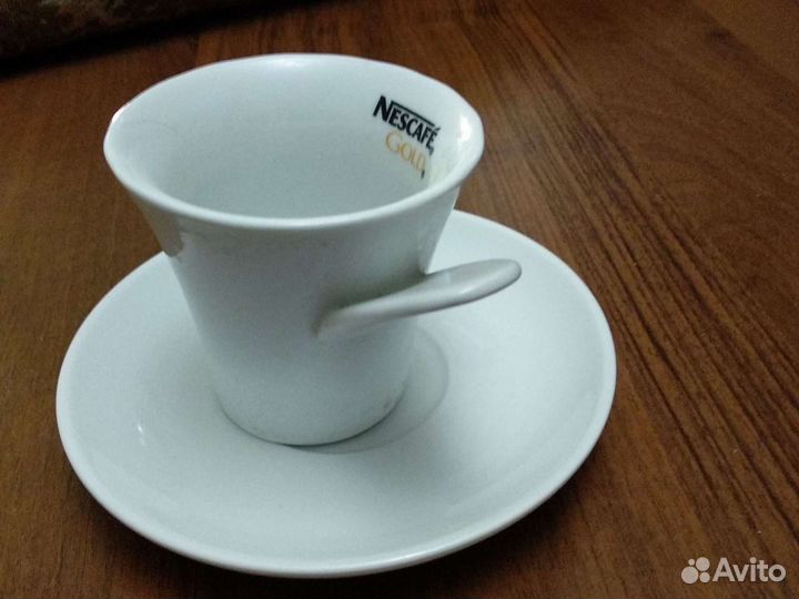 Чашка с блюдцем с логотипом Nescafé Gold