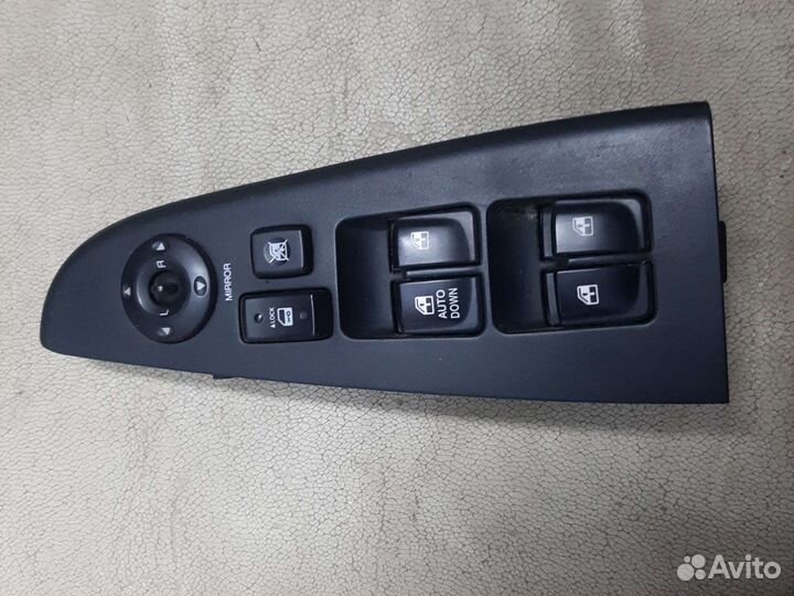 Блок управления стеклоподъемниками Hyundai Elantra