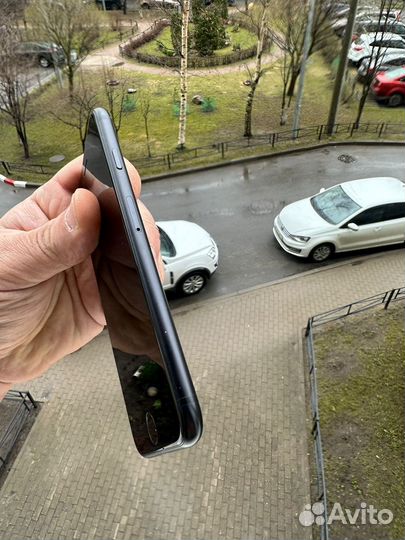 iPhone SE, 64 ГБ