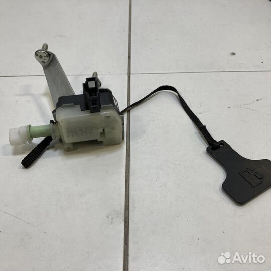 Замок лючка бензобака Toyota Avensis T270 ZRT271 2