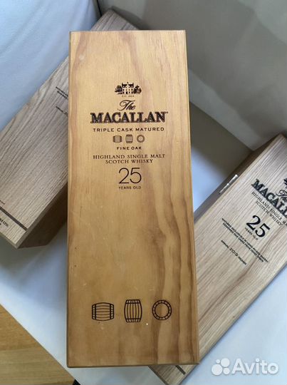 Коробка, пустая бутылка