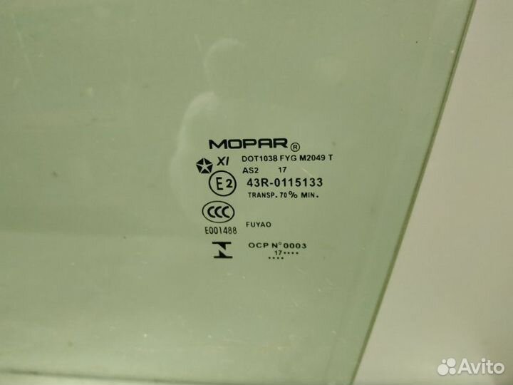 Стекло двери переднее левое Jeep Grand Cherokee