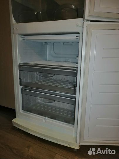 Продаю холодильник Атлант хм 6026-001