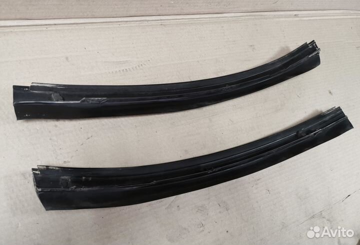 Нижние молдинги лобового стекла на Mercedes W124
