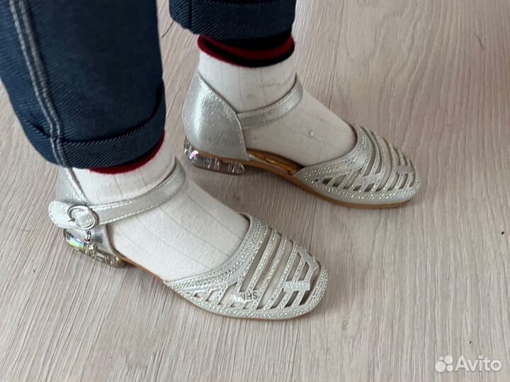 Нарядные туфли для девочки 30