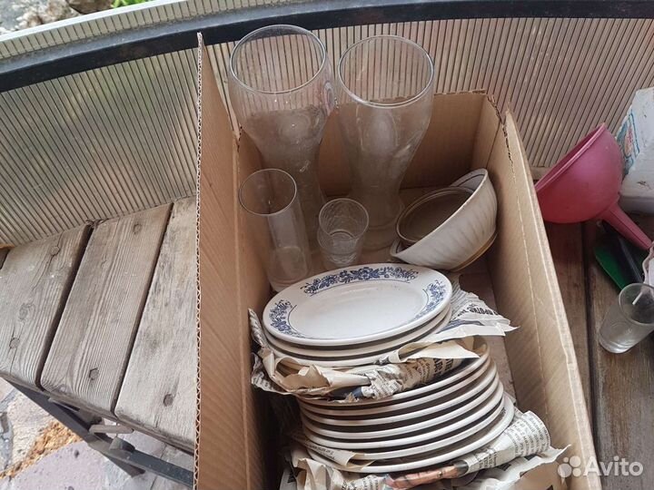 Тарелки,бокалы. за 300, ножи.1000