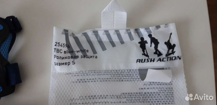 Детский шлем и комплек защиты для коленей