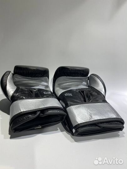 Боксерские перчатки Title Platinum