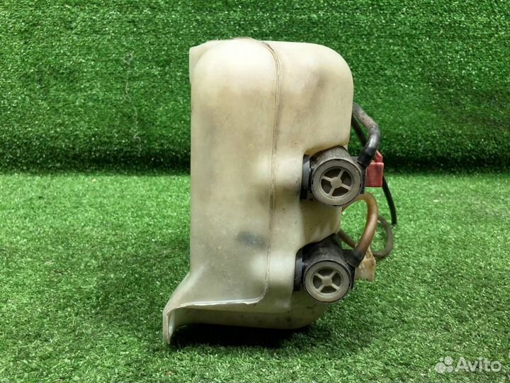 Бачок омывателя Honda Prelude BB6