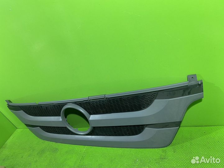 Решетка радиатора Mercedes Axor 3