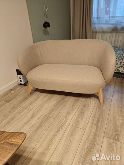 Мини диванчик, Тилар