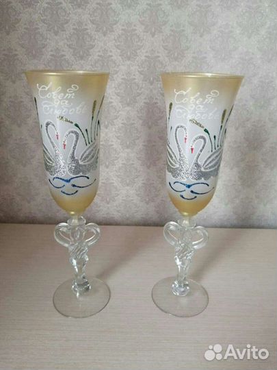 2 вазы,2 свадебных фужера