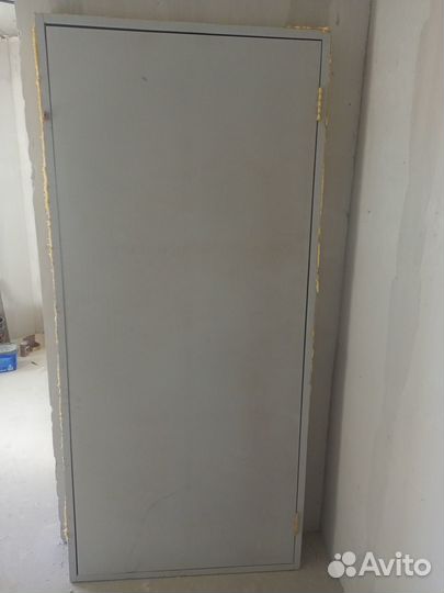 Дверь входная, фанера. 2,10м x 0,96м