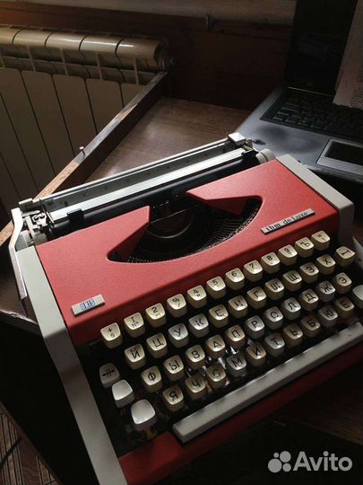 Пишущая машинка Unis